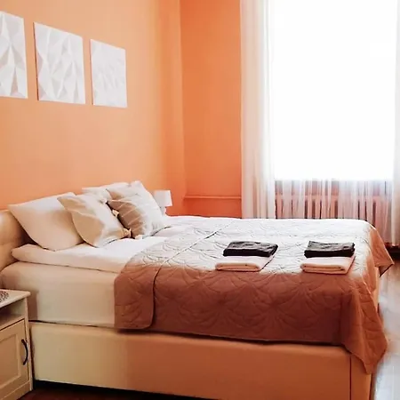 Spacious Old Town Family Peachy 2 Bedrooms Apartment, Nearby The Presidential Castle * Riga