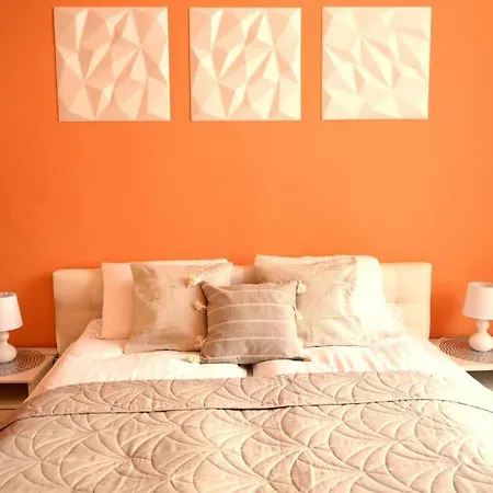 Spacious Old Town Family Peachy 2 Bedrooms Apartment, Nearby The Presidential Castle Appartement *