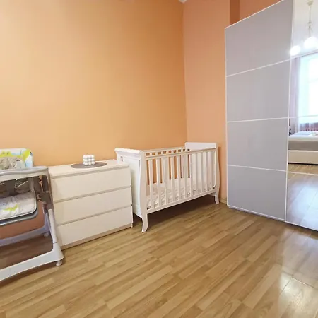 Spacious Old Town Family Peachy 2 Bedrooms Apartment, Nearby The Presidential Castle Appartement *
