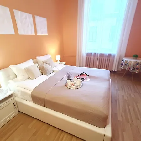 Appartement Spacious Old Town Family Peachy 2 Bedrooms Apartment, Nearby The Presidential Castle *