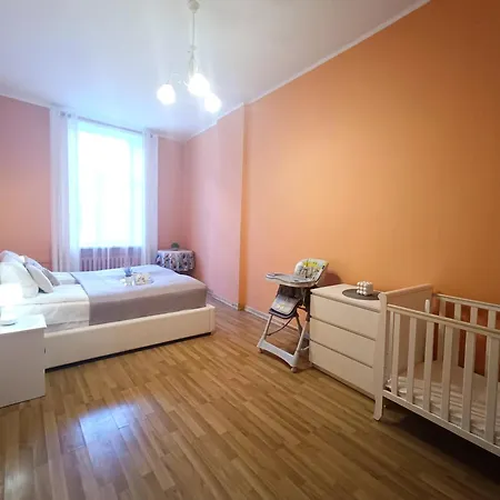 Appartement Spacious Old Town Family Peachy 2 Bedrooms Apartment, Nearby The Presidential Castle *