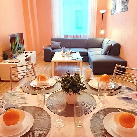 Spacious Old Town Family Peachy 2 Bedrooms Apartment, Nearby The Presidential Castle * Riga